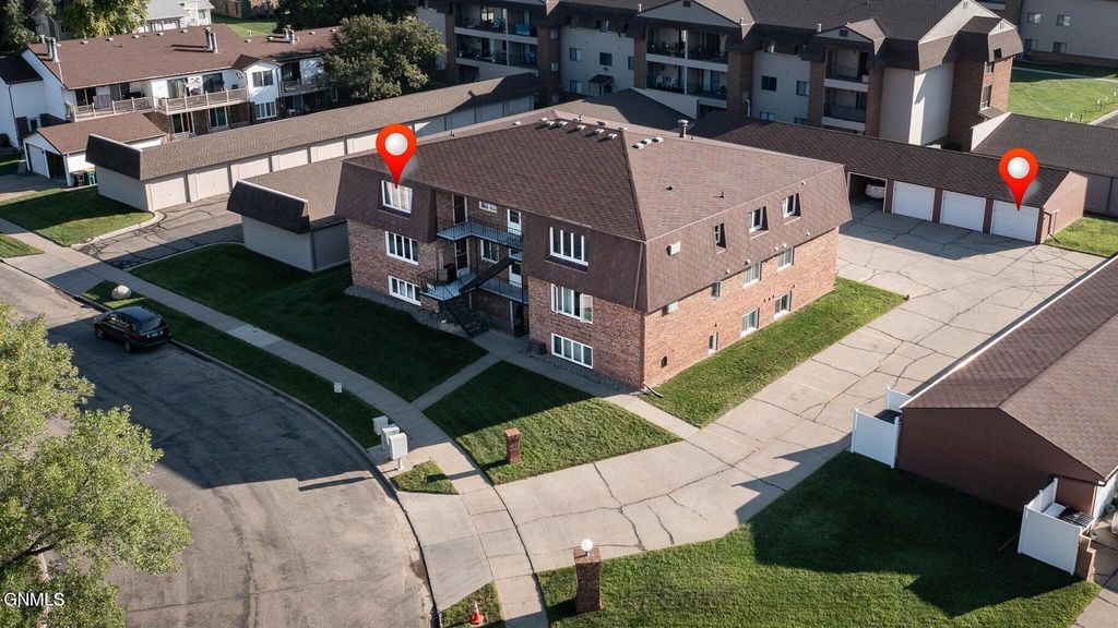1821 Grandview Lane, Bismarck, ND 58503 photo 3