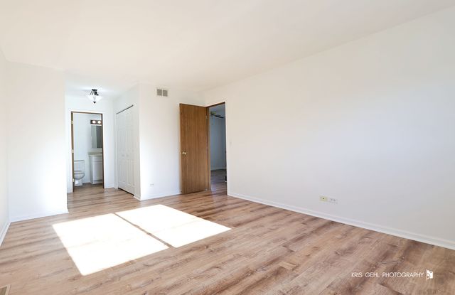 34026 N White Oak Lane, Gurnee, IL 60031