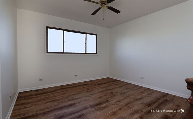 34026 N White Oak Lane, Gurnee, IL 60031