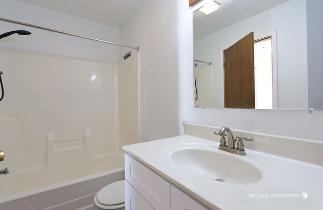 34026 N White Oak Lane, Gurnee, IL 60031