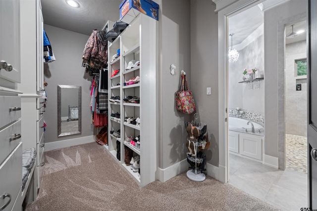4002 Shadow Ridge Ln, Longview, TX 75605