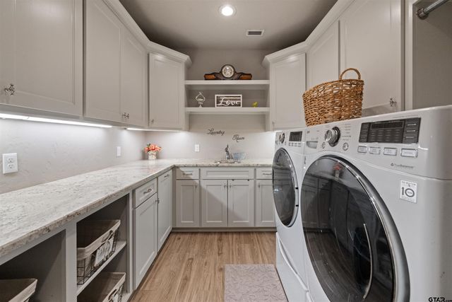 4002 Shadow Ridge Ln, Longview, TX 75605