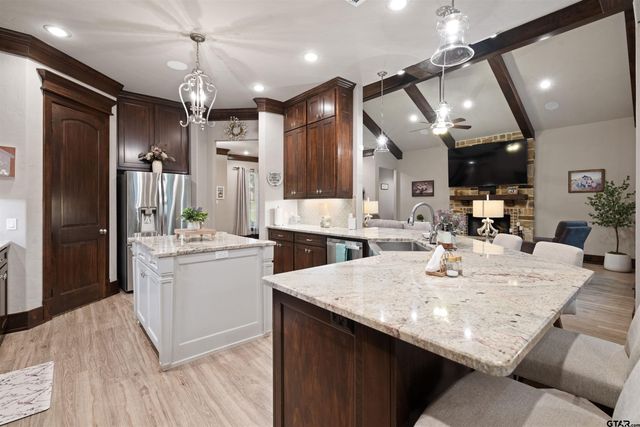 4002 Shadow Ridge Ln, Longview, TX 75605