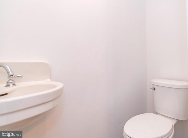 44 ELM LN, Levittown, PA 19054