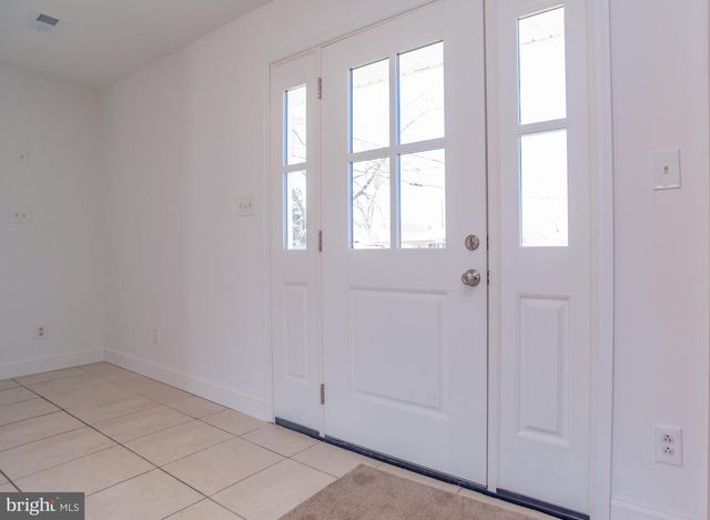 44 ELM LN, Levittown, PA 19054