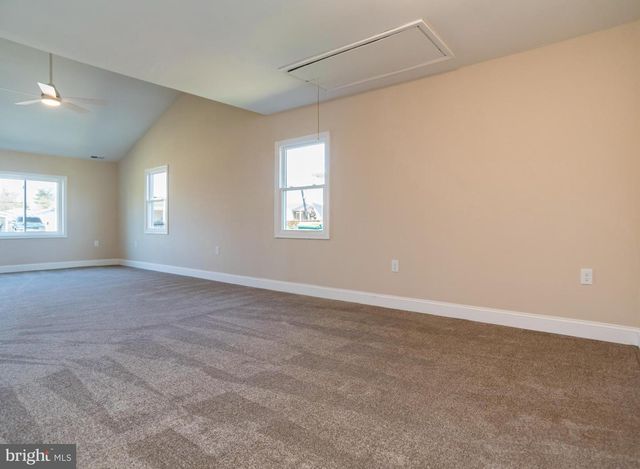 44 ELM LN, Levittown, PA 19054