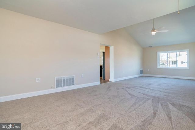 44 ELM LN, Levittown, PA 19054