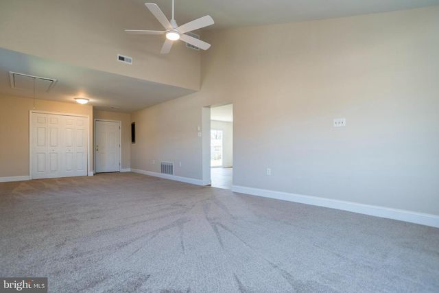 44 ELM LN, Levittown, PA 19054