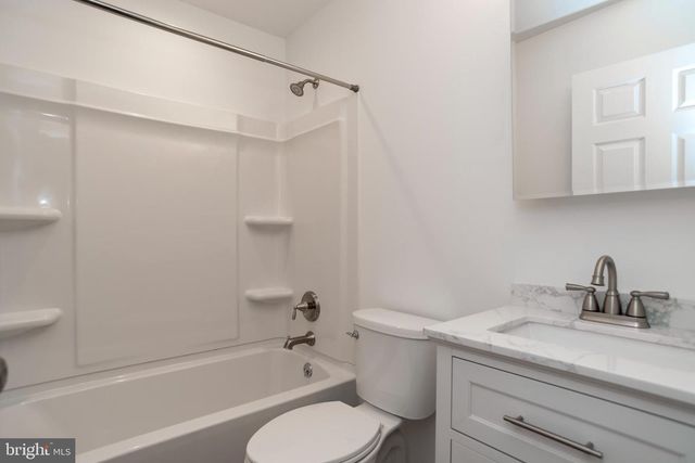 44 ELM LN, Levittown, PA 19054