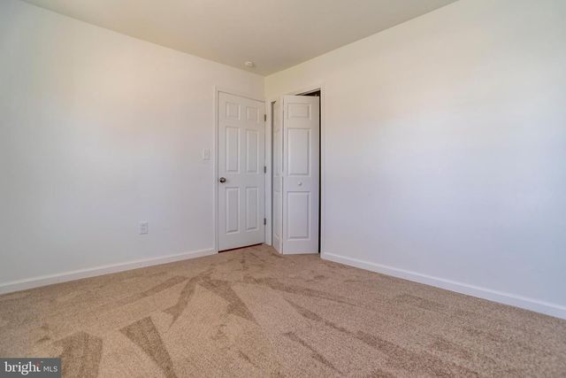 44 ELM LN, Levittown, PA 19054