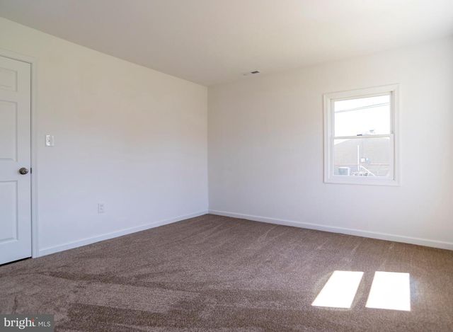 44 ELM LN, Levittown, PA 19054