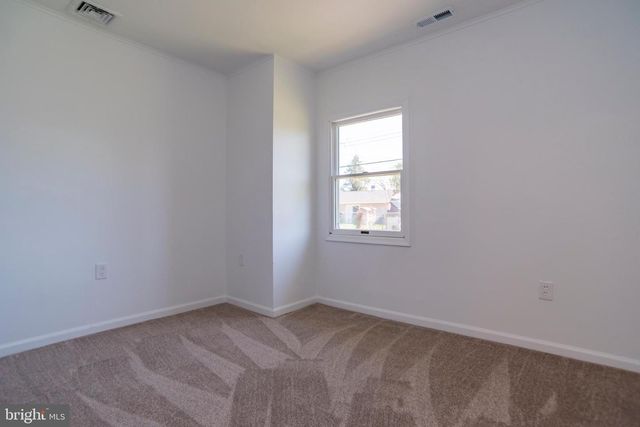 44 ELM LN, Levittown, PA 19054