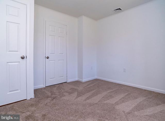 44 ELM LN, Levittown, PA 19054