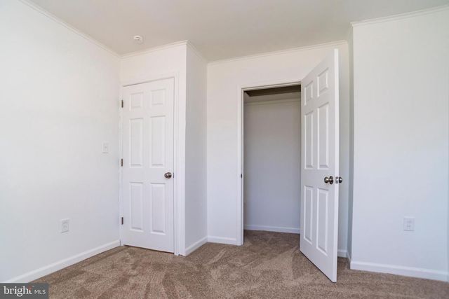 44 ELM LN, Levittown, PA 19054