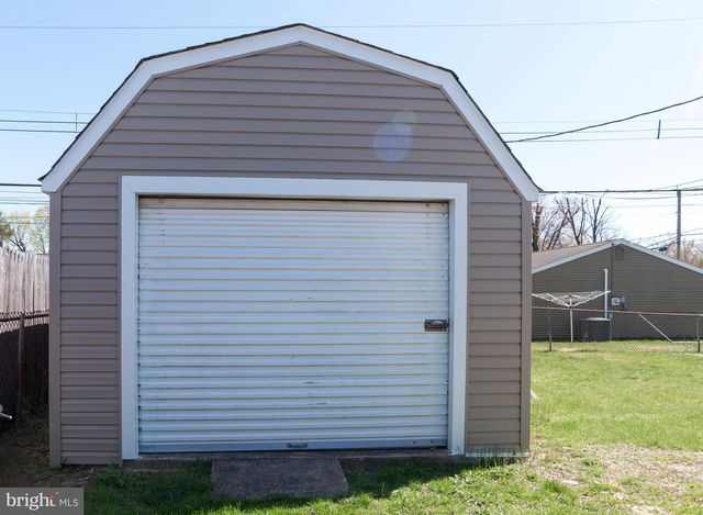 44 ELM LN, Levittown, PA 19054