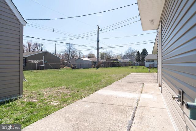 44 ELM LN, Levittown, PA 19054