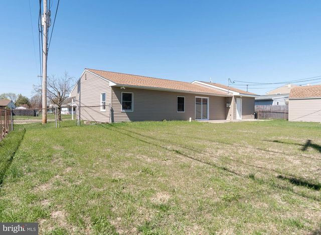 44 ELM LN, Levittown, PA 19054