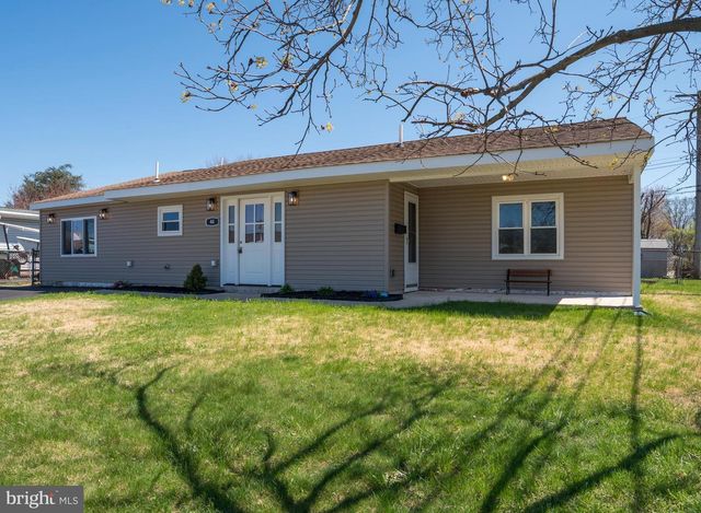 44 ELM LN, Levittown, PA 19054