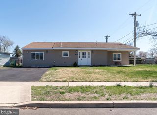 44 ELM LN, Levittown, PA 19054