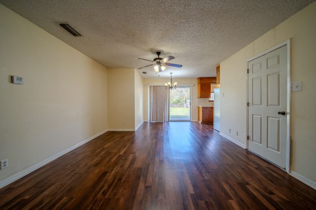 203 Leighton Drive, Terrell, TX 75160