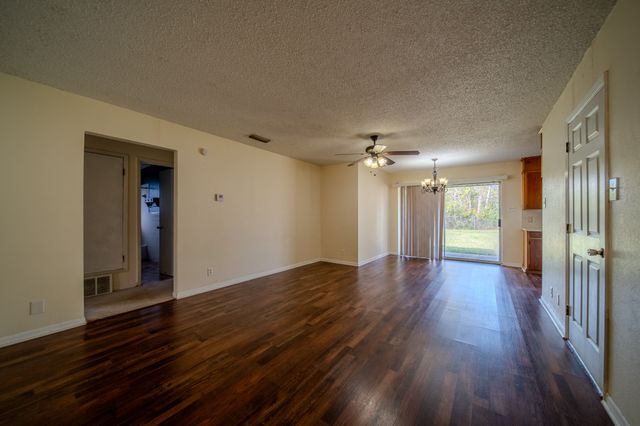 203 Leighton Drive, Terrell, TX 75160