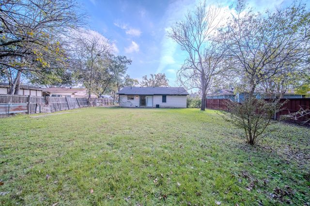 203 Leighton Drive, Terrell, TX 75160