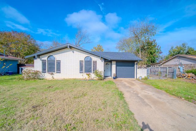 203 Leighton Drive, Terrell, TX 75160