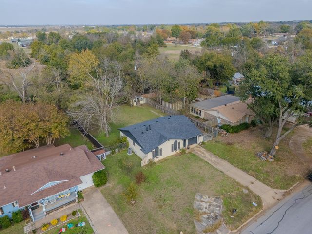 203 Leighton Drive, Terrell, TX 75160
