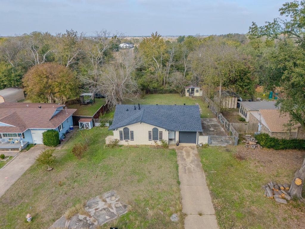 203 Leighton Drive, Terrell, TX 75160