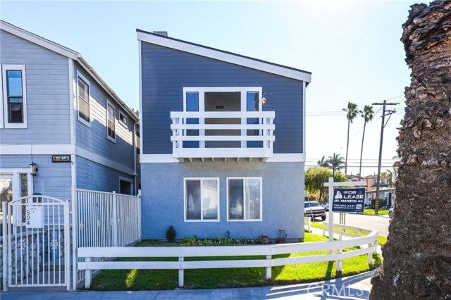 502 12th, Huntington Beach, CA 92648