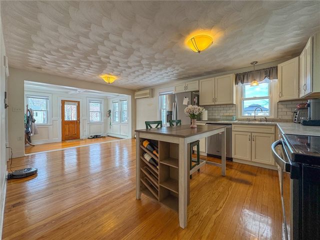 28 Burgess Drive, Warwick, RI 02886