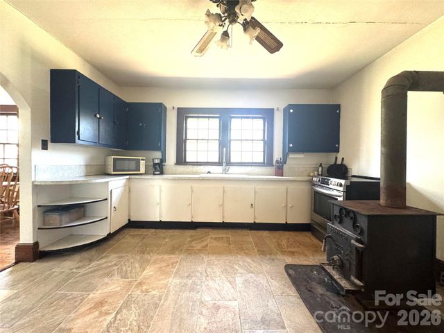 905 Conover Boulevard E, Conover, NC 28613