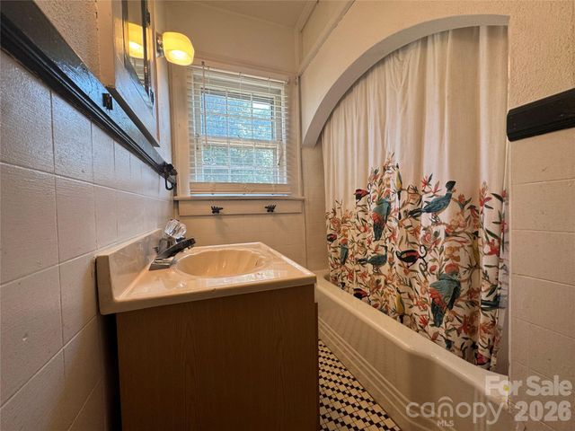 905 Conover Boulevard E, Conover, NC 28613