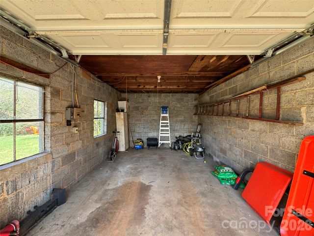 905 Conover Boulevard E, Conover, NC 28613