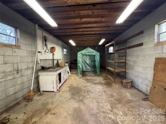 905 Conover Boulevard E, Conover, NC 28613