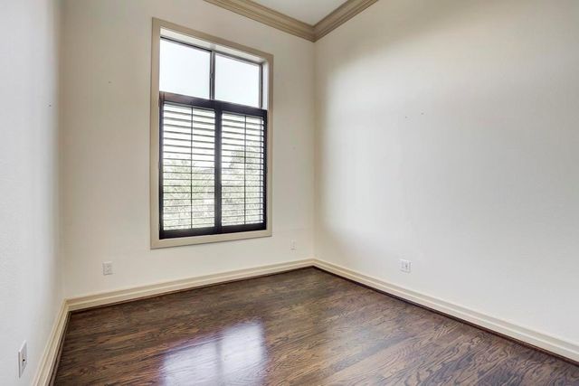 3388 Sage Road 301, Houston, TX 77056