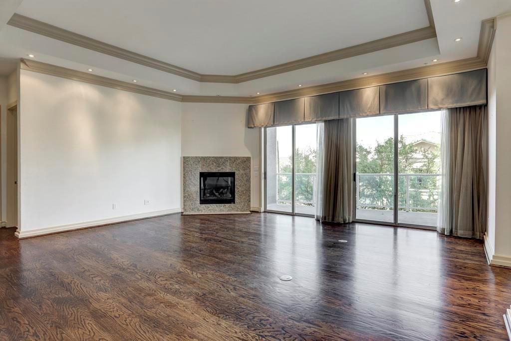 3388 Sage Road 301, Houston, TX 77056