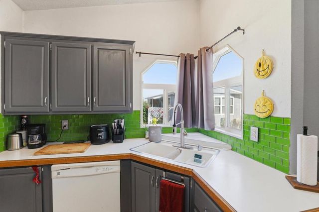 20 Russell Road, Salinas, CA 93906
