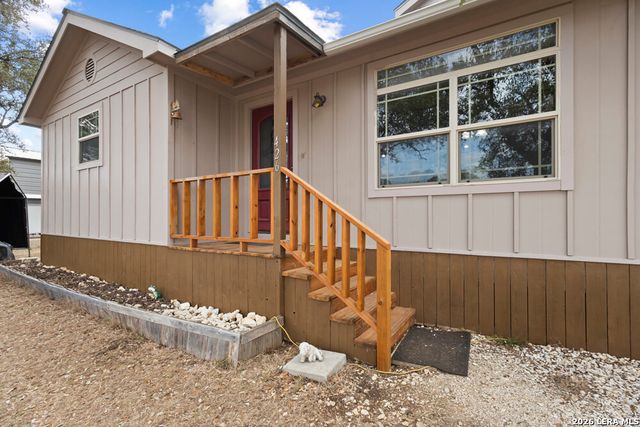 426 Pr 1512, Bandera, TX 78003