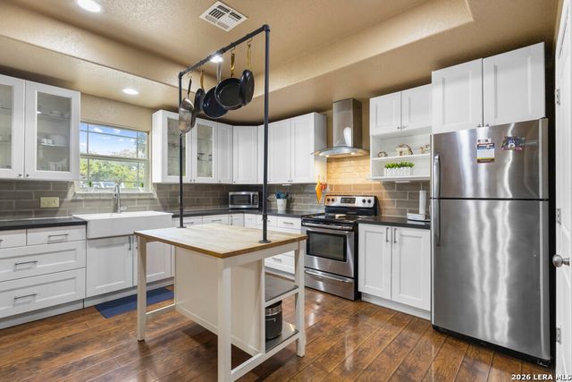 426 Pr 1512, Bandera, TX 78003