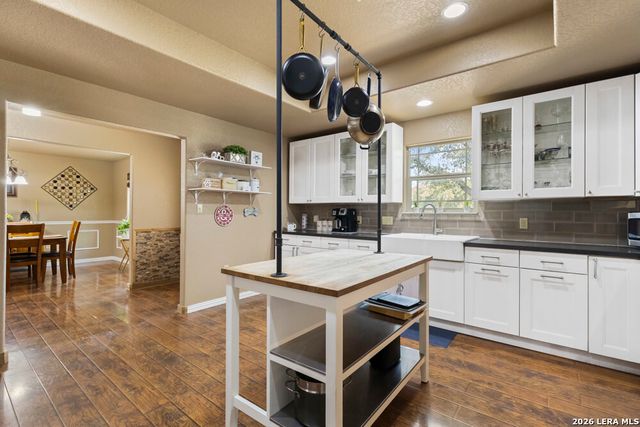 426 Pr 1512, Bandera, TX 78003