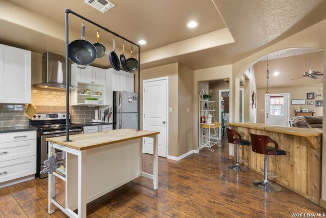 426 Pr 1512, Bandera, TX 78003