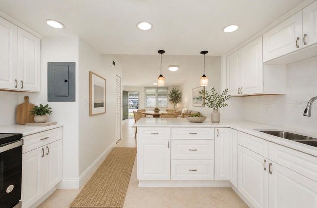 4890 BAY STREET NE 128, St Petersburg, FL 33703