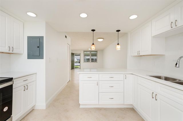 4890 BAY STREET NE 128, St Petersburg, FL 33703