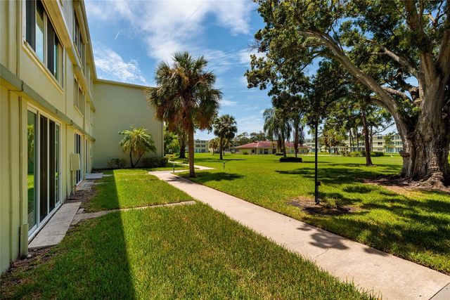 4890 BAY STREET NE 128, St Petersburg, FL 33703