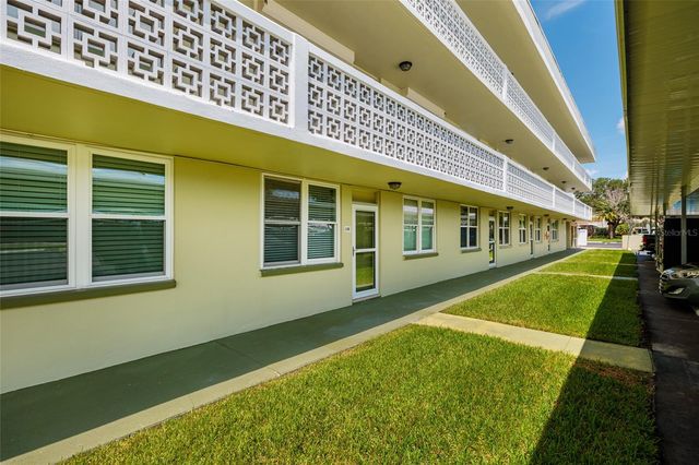 4890 BAY STREET NE 128, St Petersburg, FL 33703