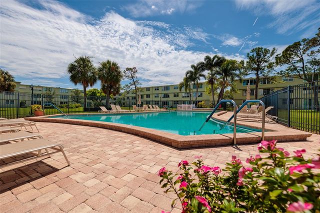 4890 BAY STREET NE 128, St Petersburg, FL 33703