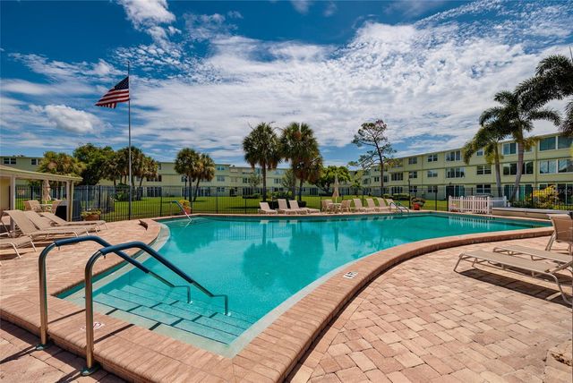 4890 BAY STREET NE 128, St Petersburg, FL 33703