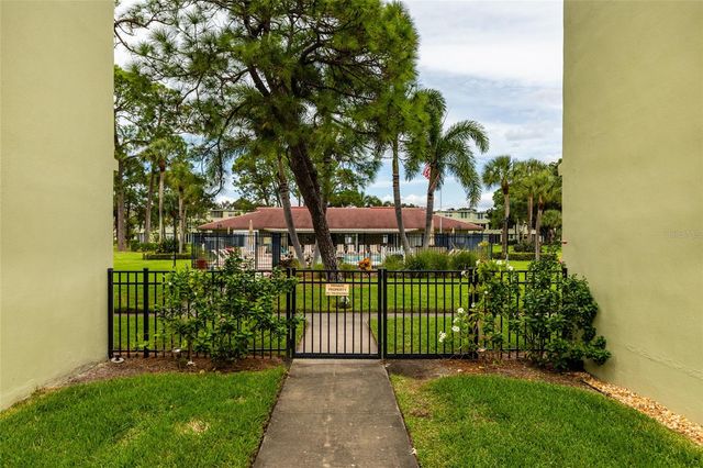 4890 BAY STREET NE 128, St Petersburg, FL 33703