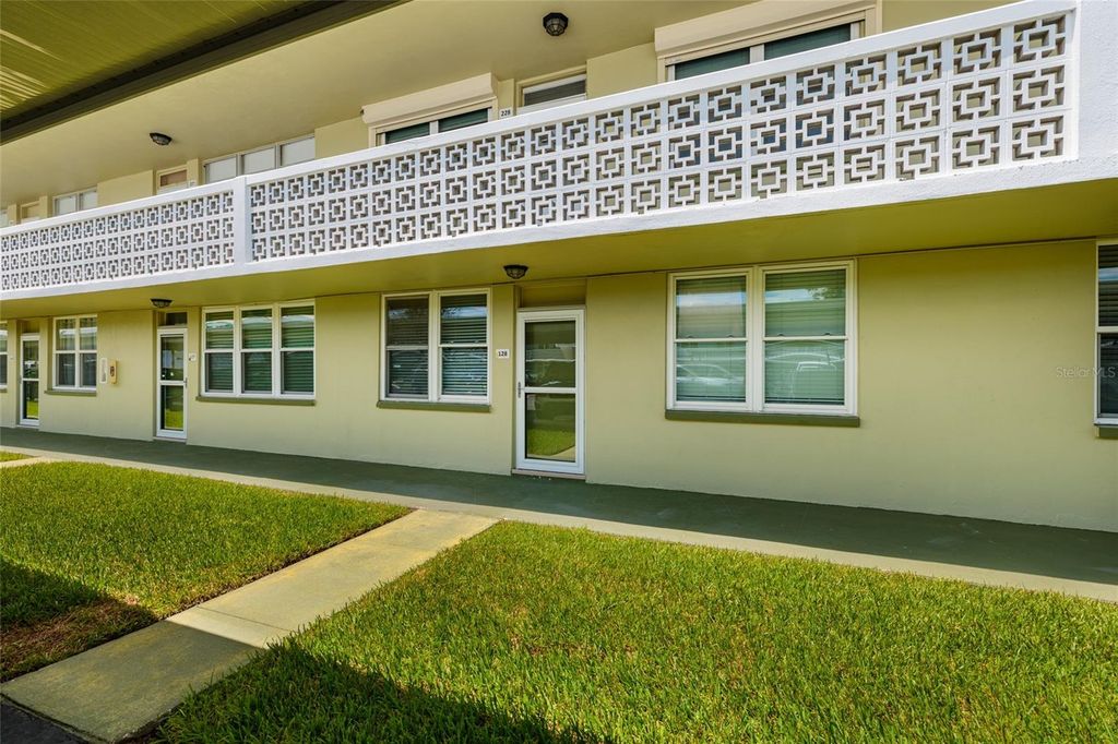 4890 BAY STREET NE 128, St Petersburg, FL 33703
